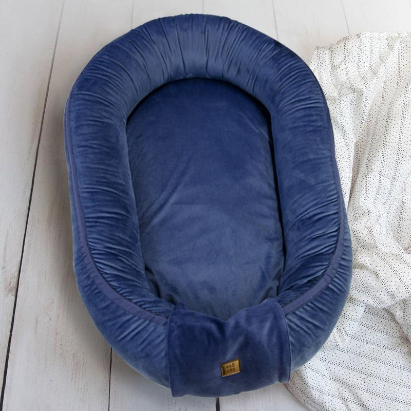 nid bébé bleu marine