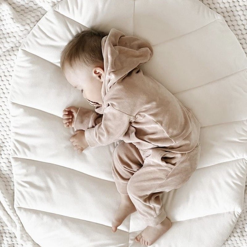 tapis d'éveil feuille bébé écru
