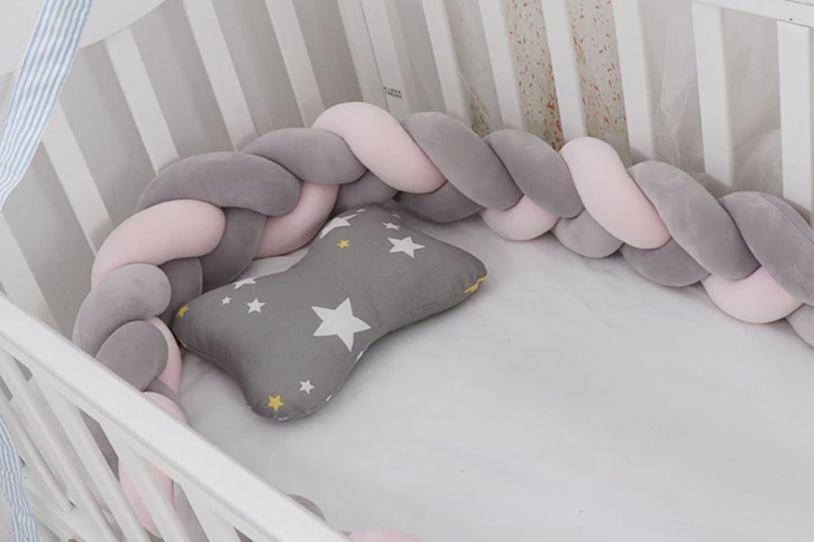 Tour de lit tressé rose et gris fait à la main – Boobébé
